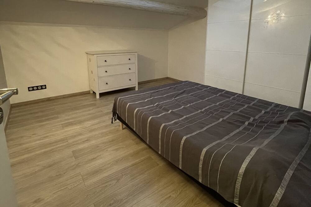 Photo of Bedroom in Lamanon