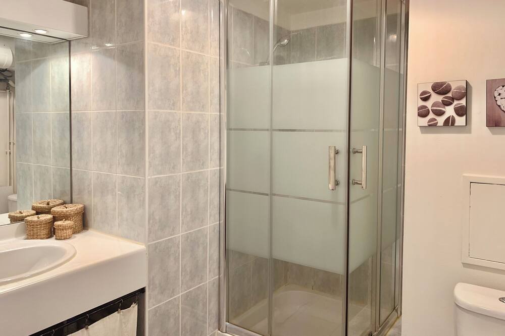 Photo of Bathroom in Baille