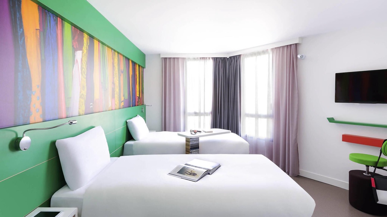 Photo of Bedroom in Comedie