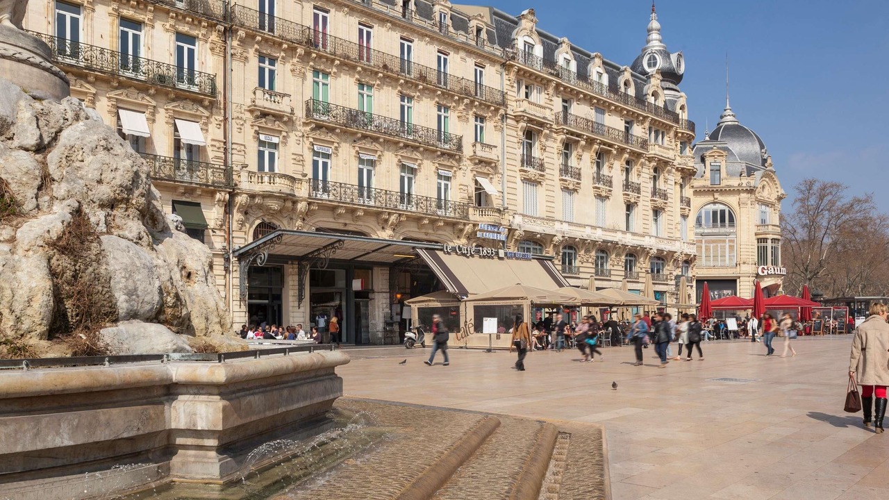 Photo of Others in Comedie