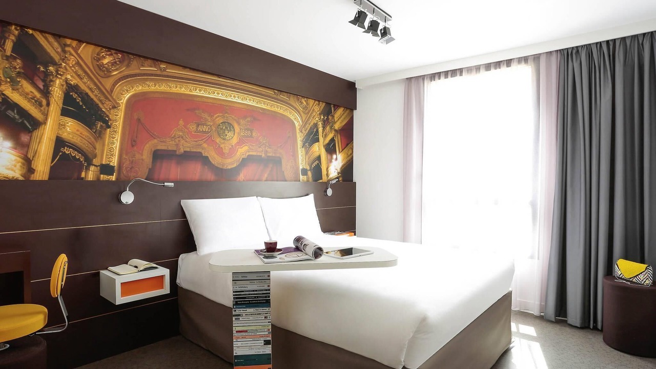 Photo of Bedroom in Comedie