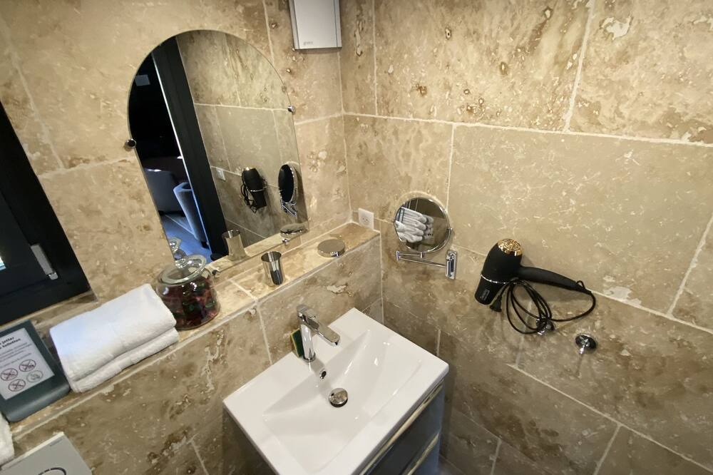 Photo of Bathroom in Bonnieux