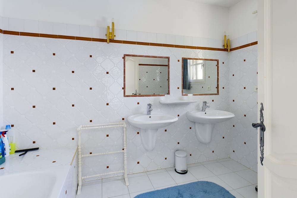 Photo of Bathroom in Les Baux-de-Provence