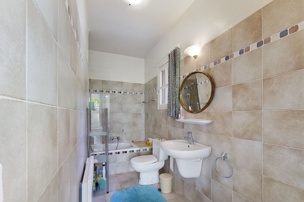 Photo of Bathroom in Les Baux-de-Provence