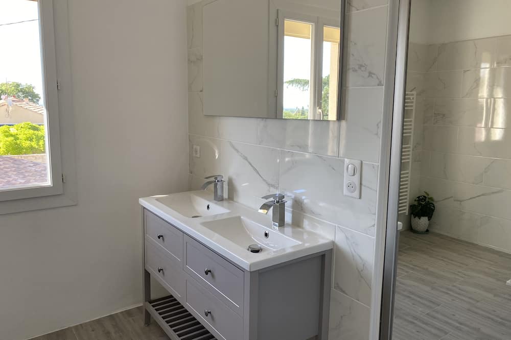 Photo of Bathroom in Robion