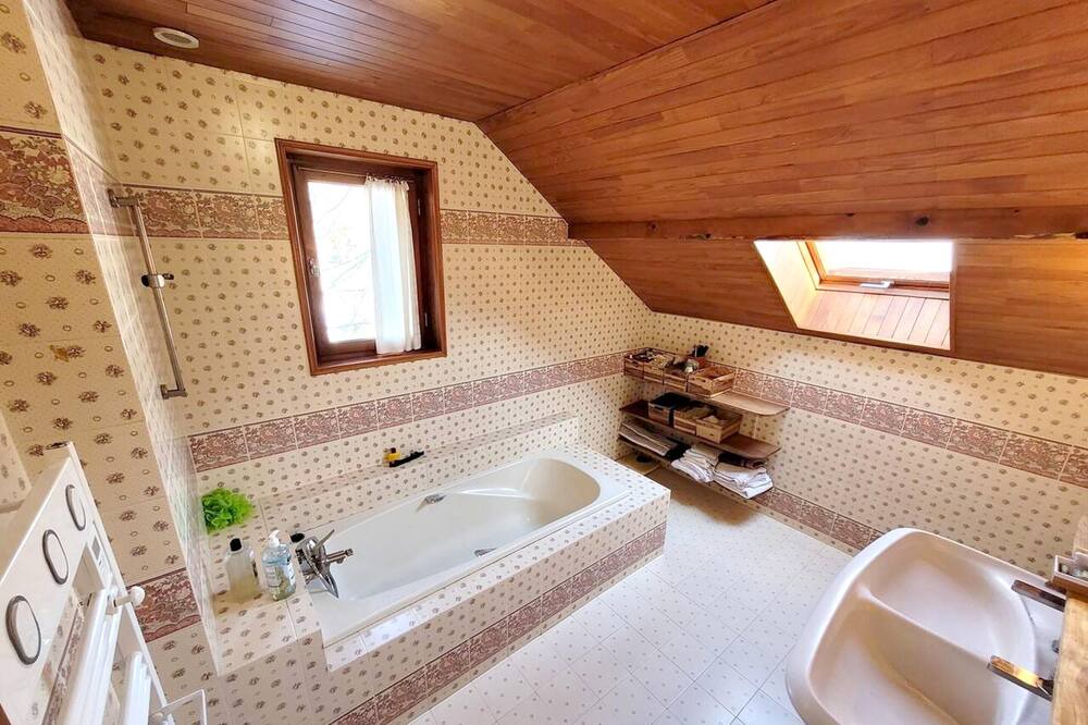 Photo of Bathroom in Guillestre