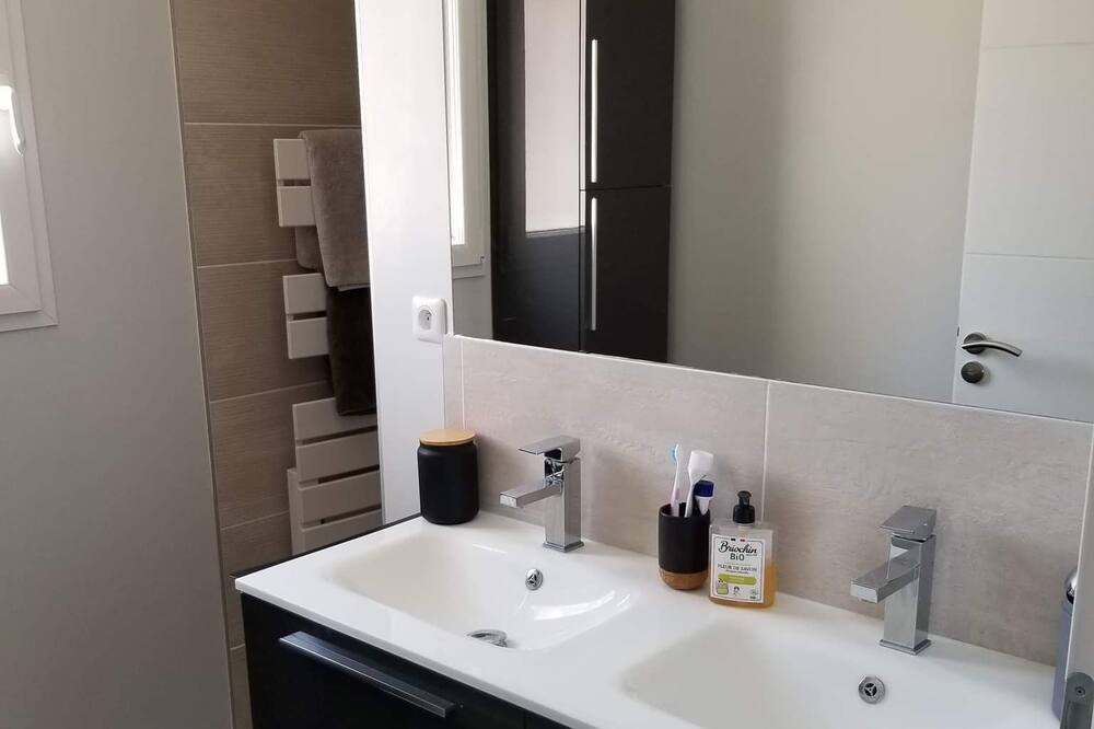 Photo of Bathroom in Bellegarde
