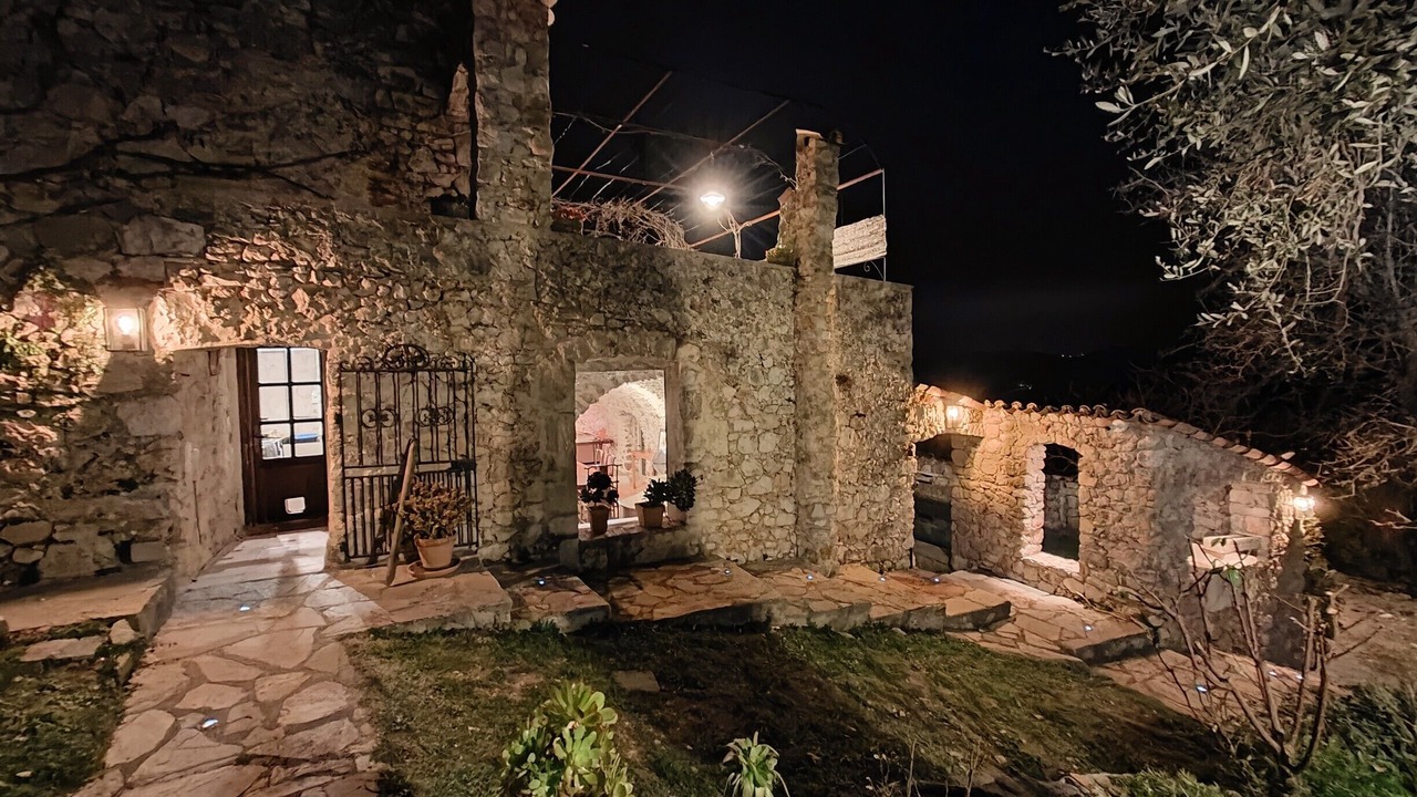 Photo of Outdoor in Chateauneuf-Villevieille