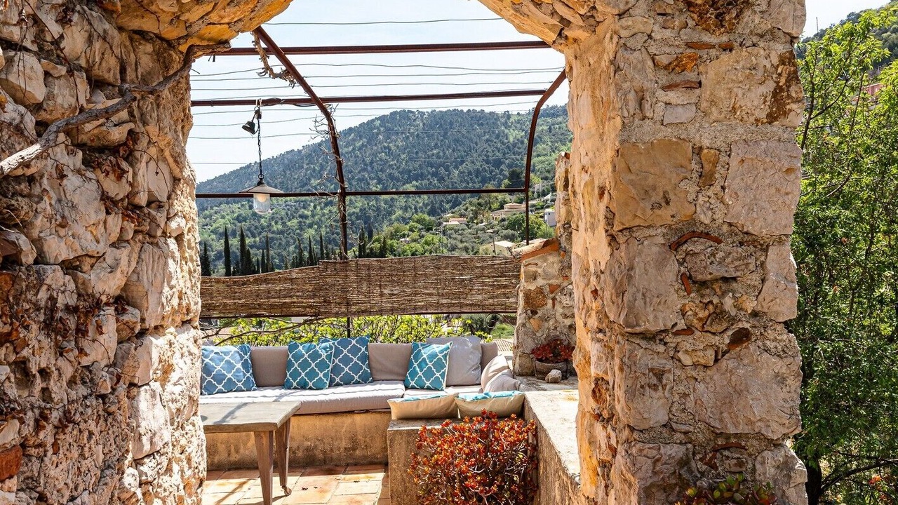 Photo of Patio Balcony in Chateauneuf-Villevieille