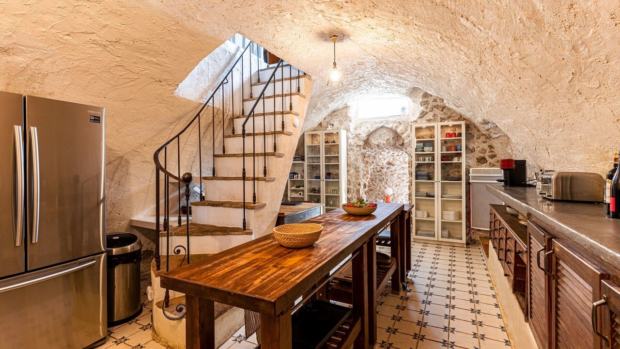 Photo of Kitchen in Chateauneuf-Villevieille