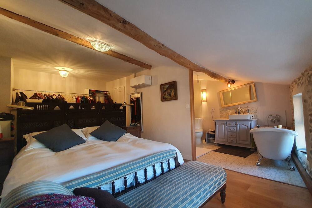 Photo of Bedroom in Roujan