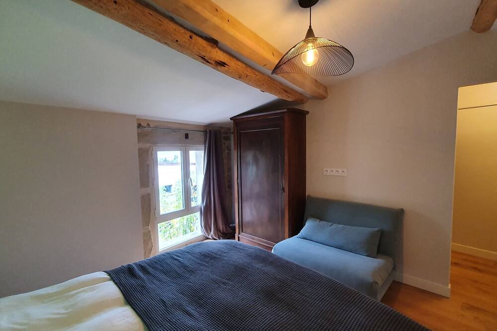 Photo of Bedroom in Roujan