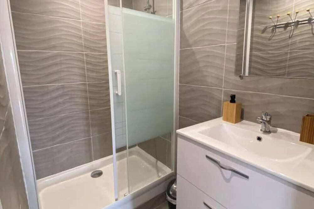 Photo of Bathroom in Arles