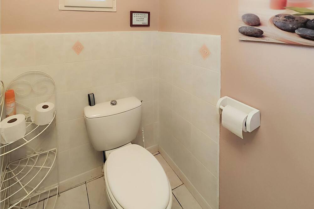 Photo of Bathroom in Nissan-lez-Enserune