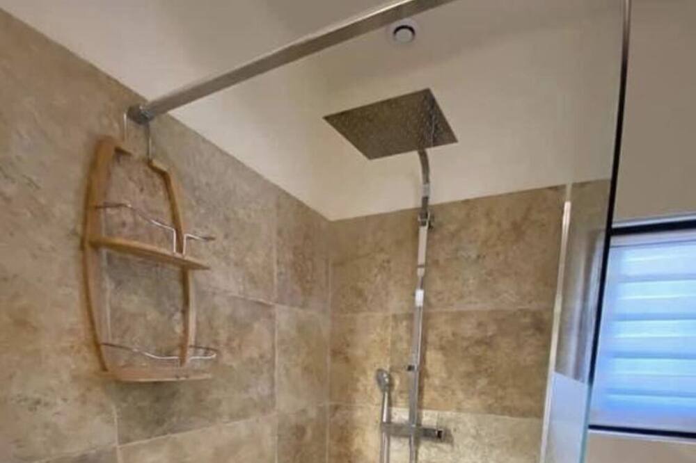 Photo of Bathroom in Noves