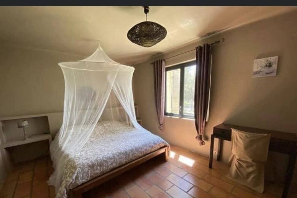 Photo of Bedroom in Noves