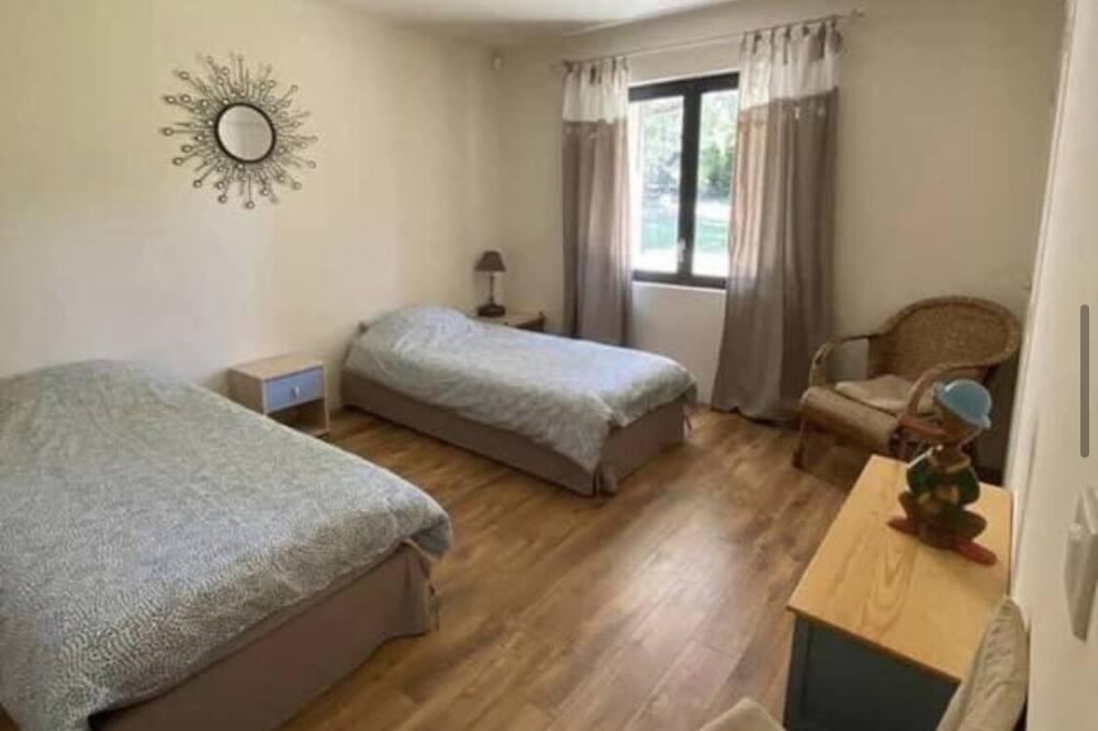 Photo of Bedroom in Noves