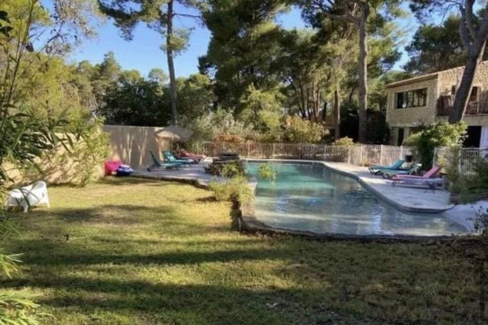 Photo of Outdoor in Noves