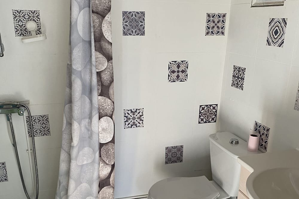 Photo of Bathroom in Port-Saint-Louis-du-Rhone