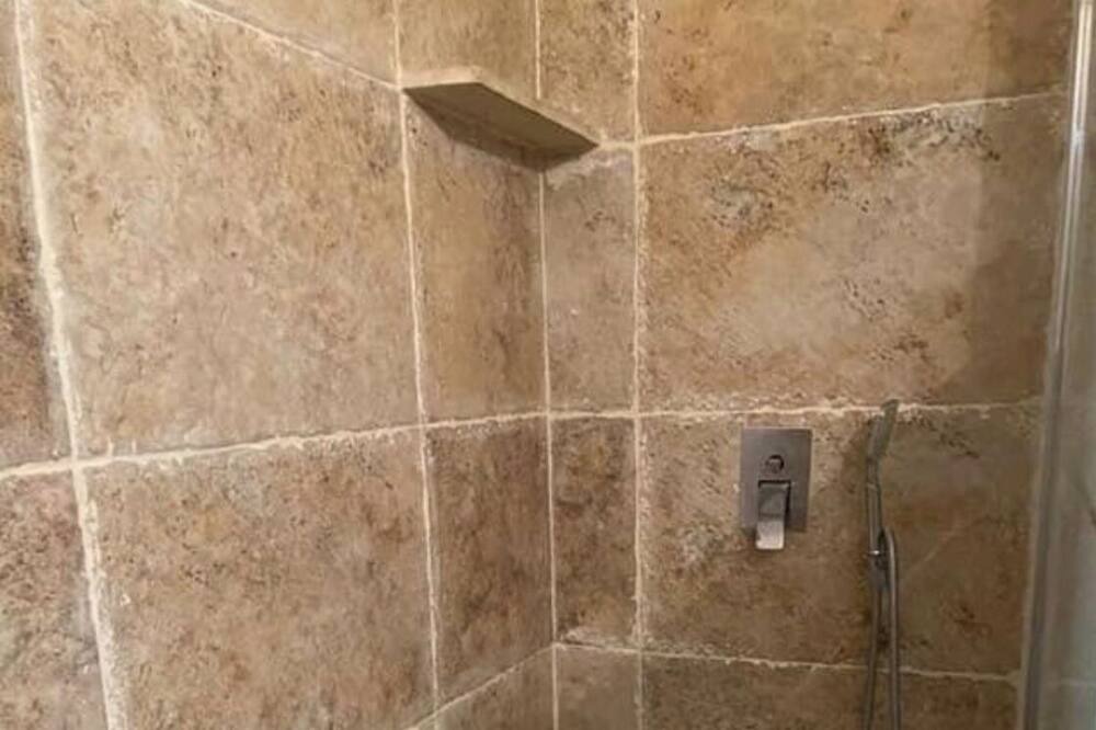 Photo of Bathroom in Noves