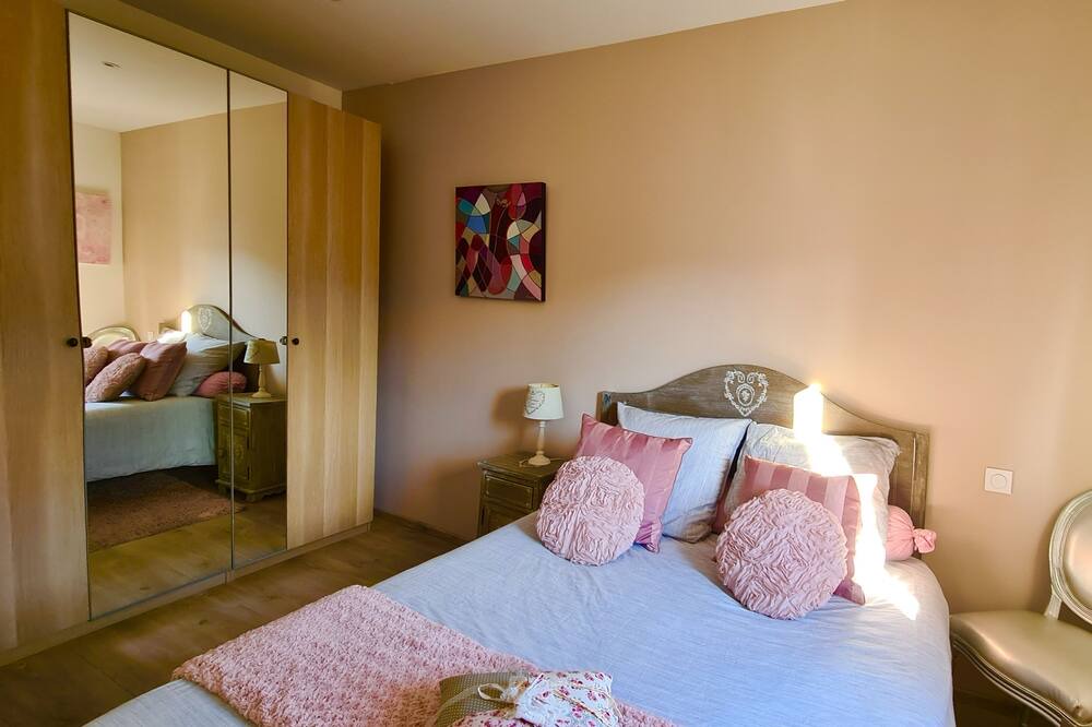 Photo of Bedroom in Gemenos