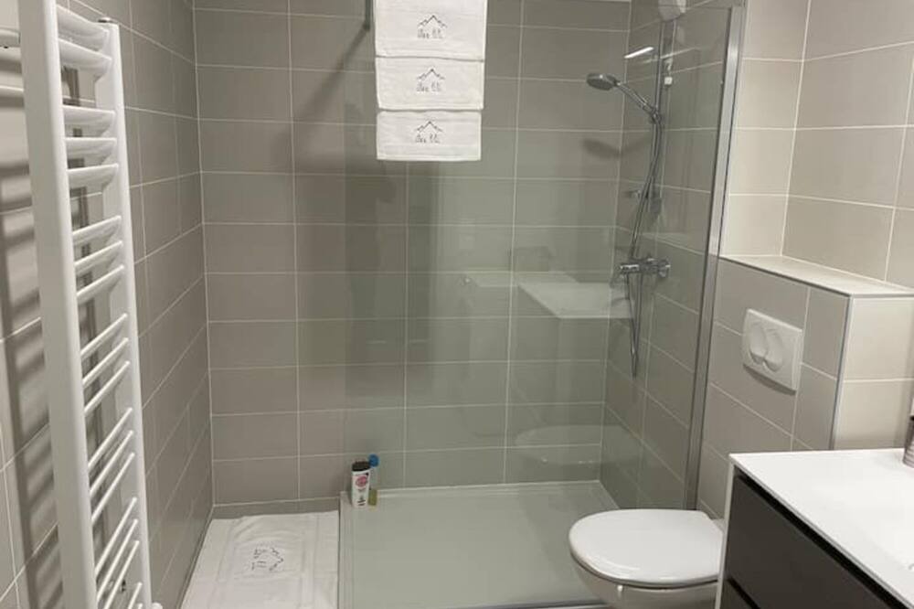 Photo of Bathroom in Saint-Etienne-de-Tinee