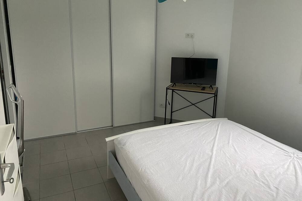 Photo of Bedroom in Peret