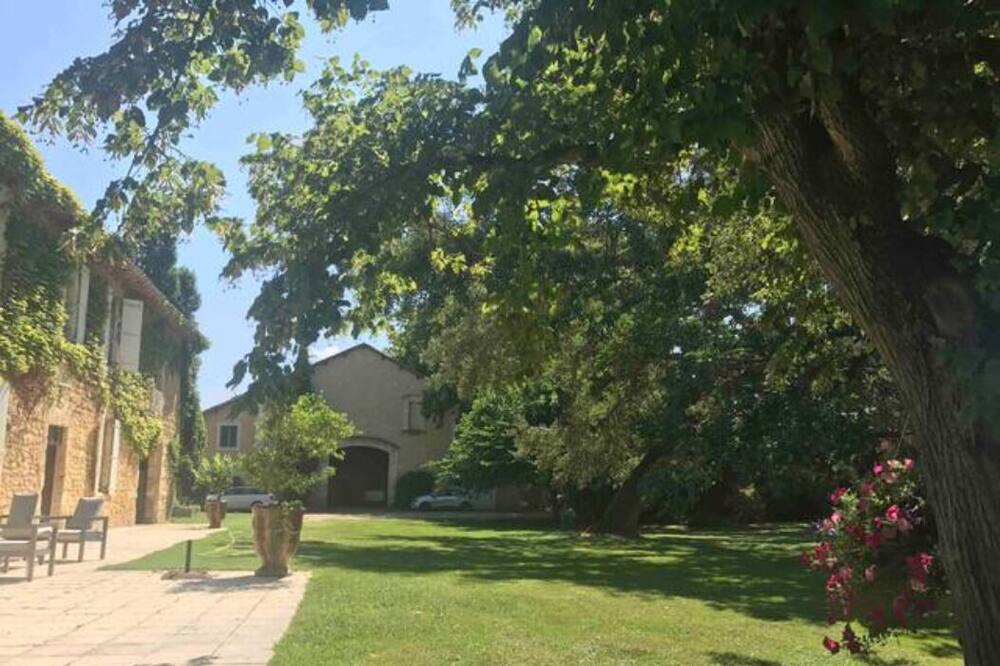 Photo of Outdoor in Arles
