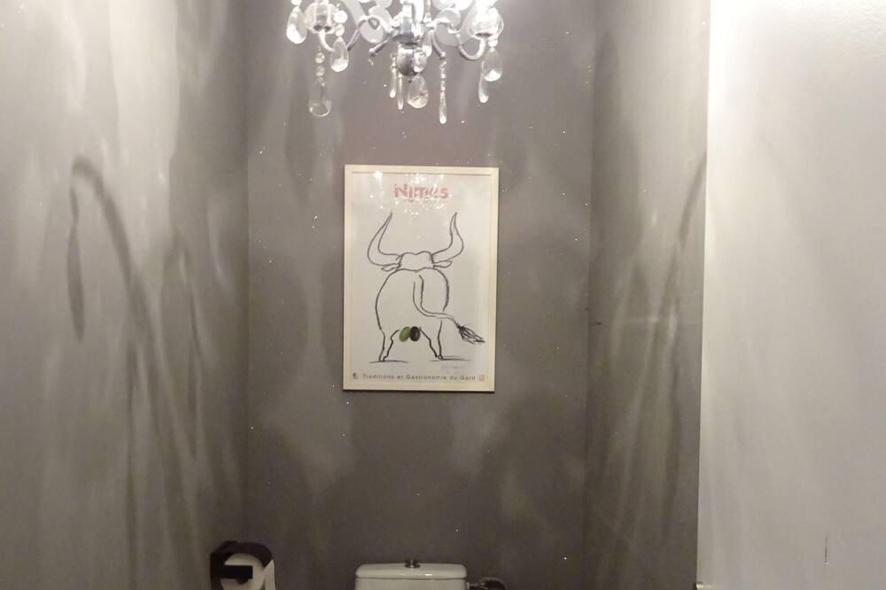 Photo of Bathroom in Arles