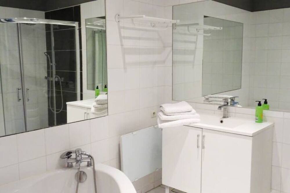 Photo of Bathroom in Arles