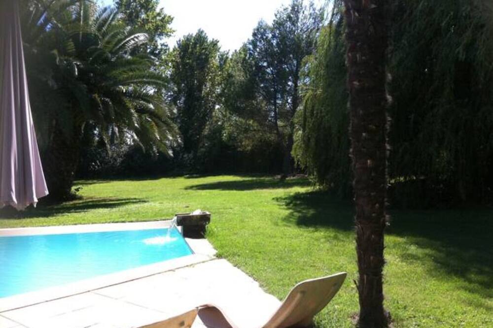 Photo of Outdoor in Arles