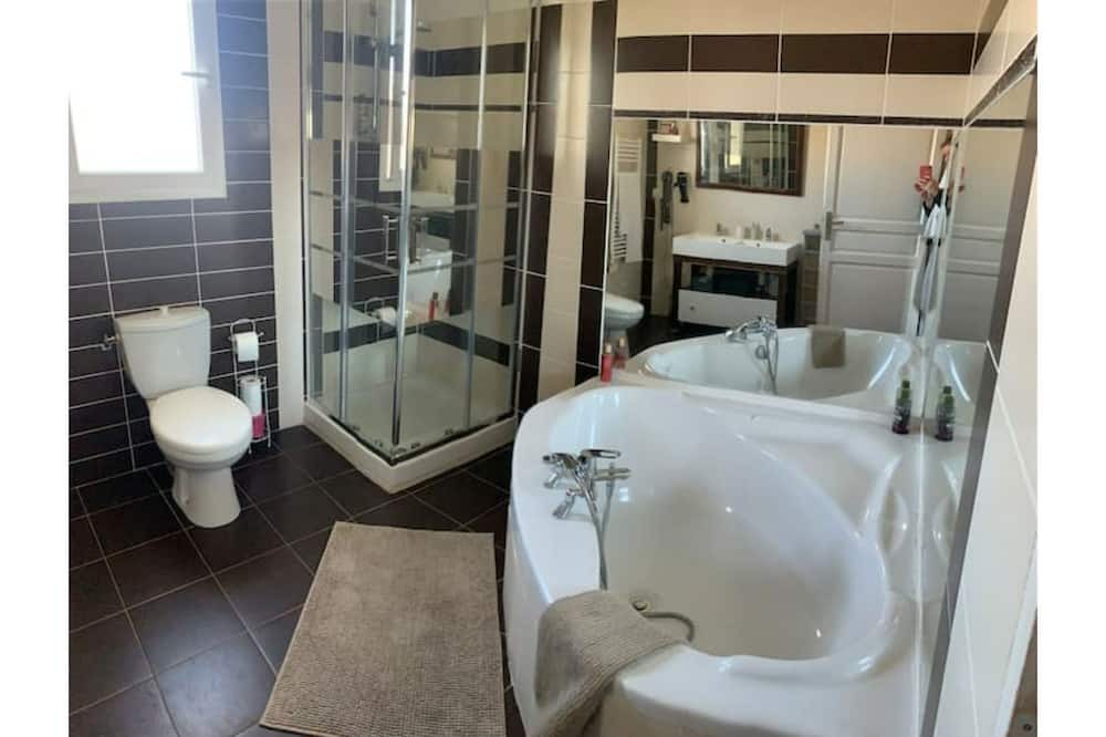 Photo of Bathroom in Beaucaire