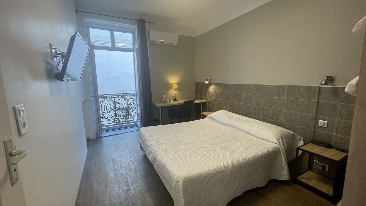 Photo of Bedroom in Comedie