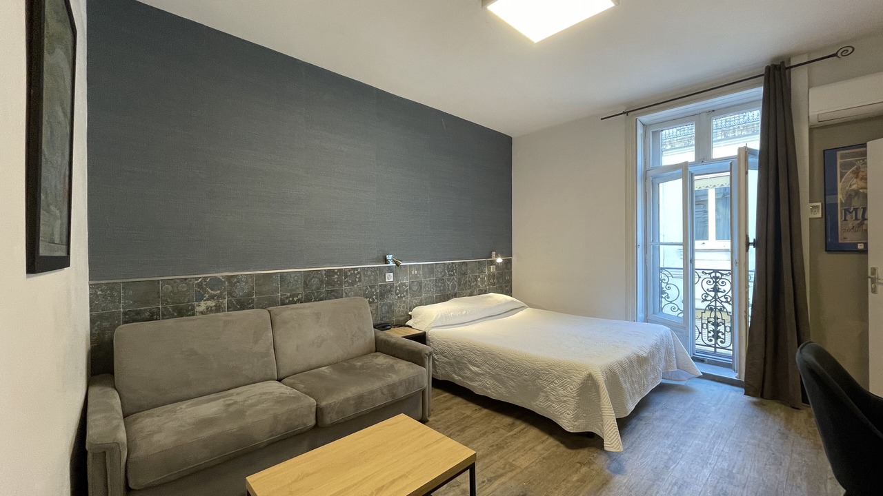 Photo of Bedroom in Comedie