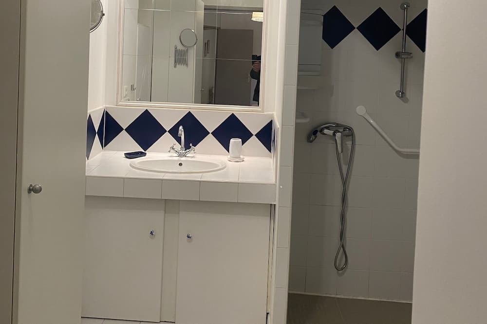 Photo of Bathroom in Aubais