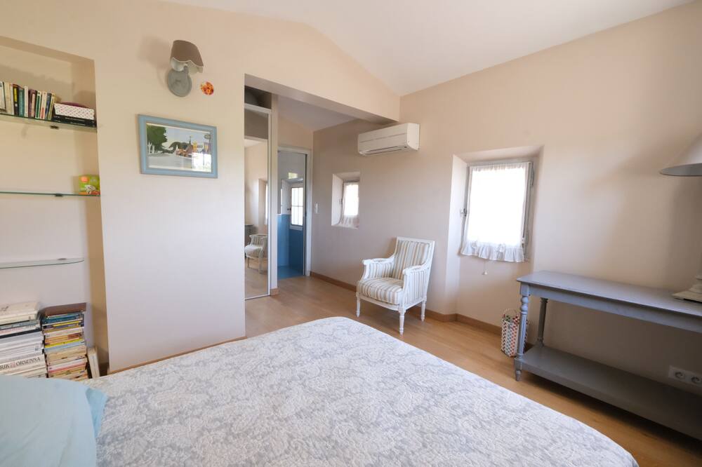 Photo of Bedroom in Maussane-les-Alpilles