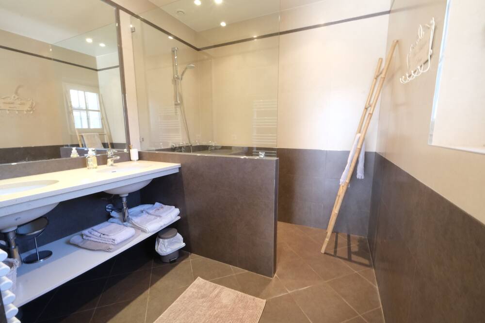 Photo of Bathroom in Maussane-les-Alpilles