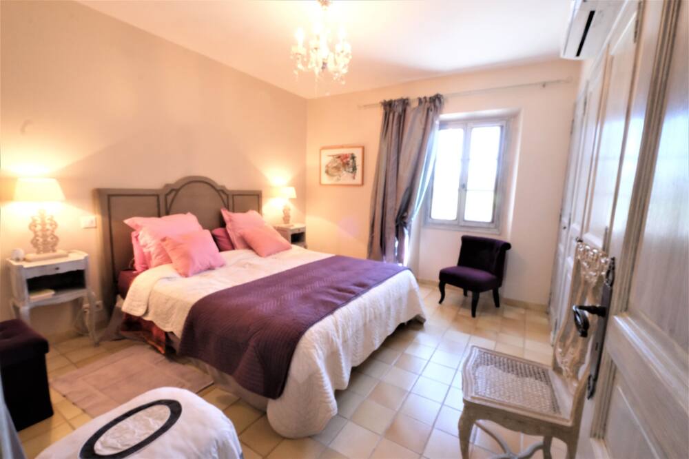 Photo of Bedroom in Maussane-les-Alpilles
