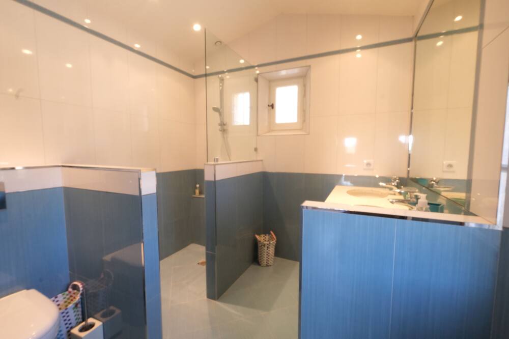 Photo of Bathroom in Maussane-les-Alpilles