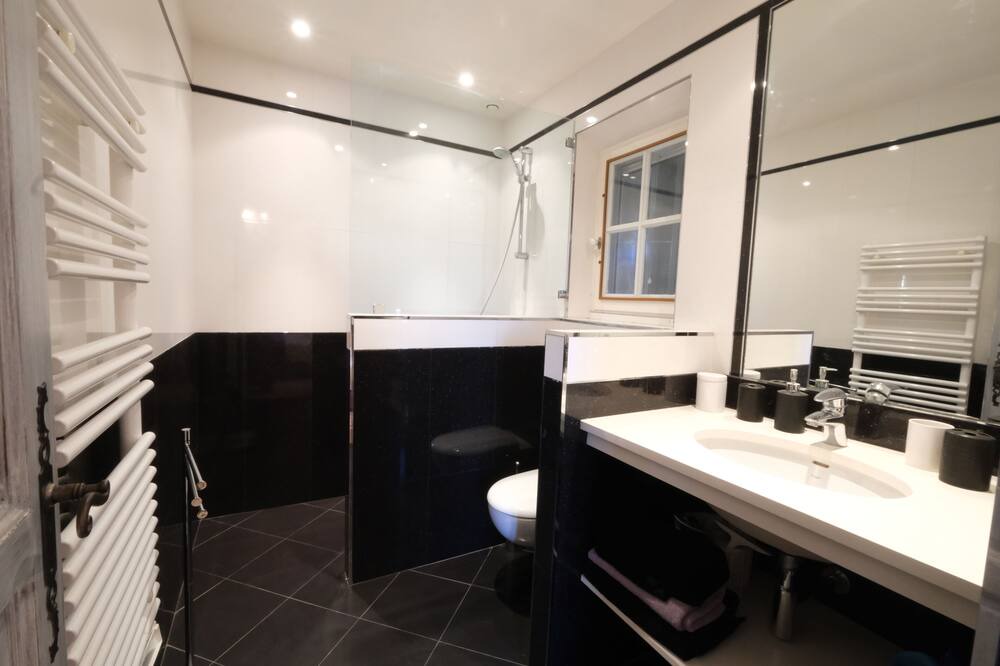 Photo of Bathroom in Maussane-les-Alpilles