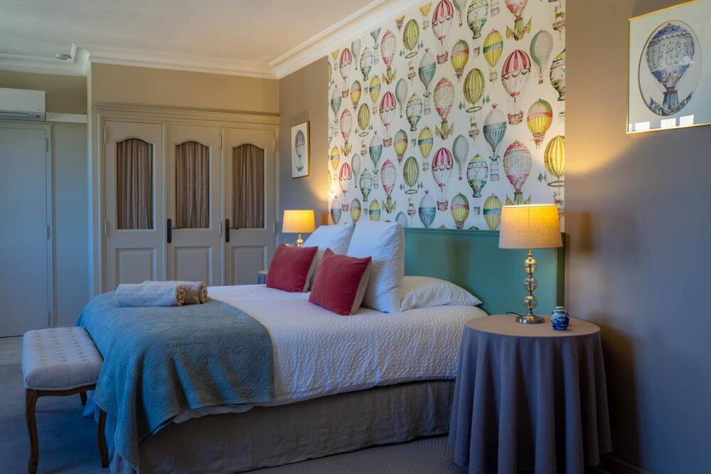 Photo of Bedroom in Montaren-et-Saint-Mediers