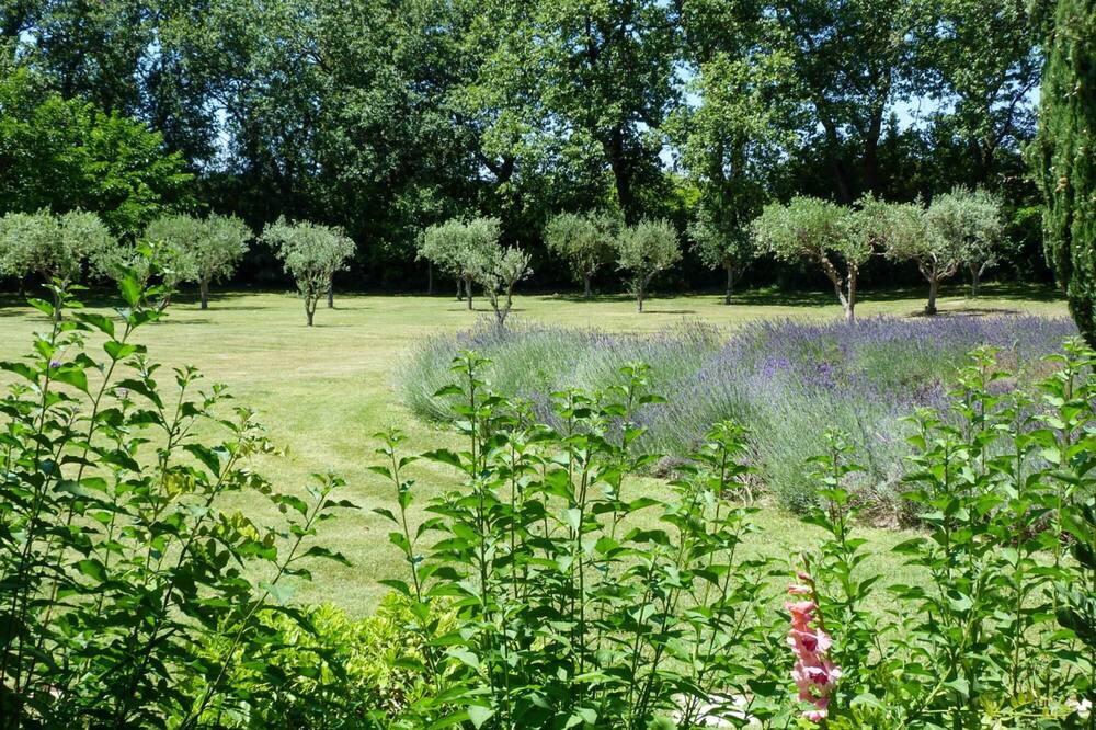 Photo of Outdoor in Montaren-et-Saint-Mediers