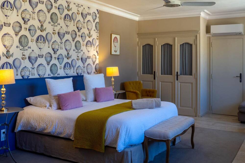 Photo of Bedroom in Montaren-et-Saint-Mediers