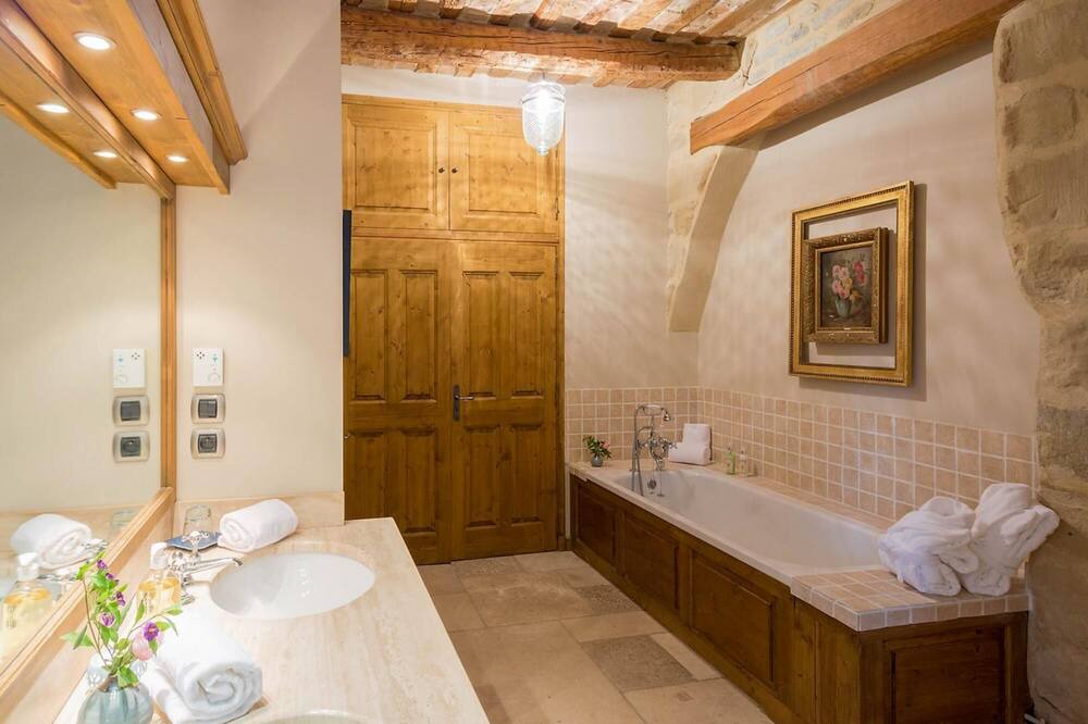 Photo of Bathroom in Montaren-et-Saint-Mediers