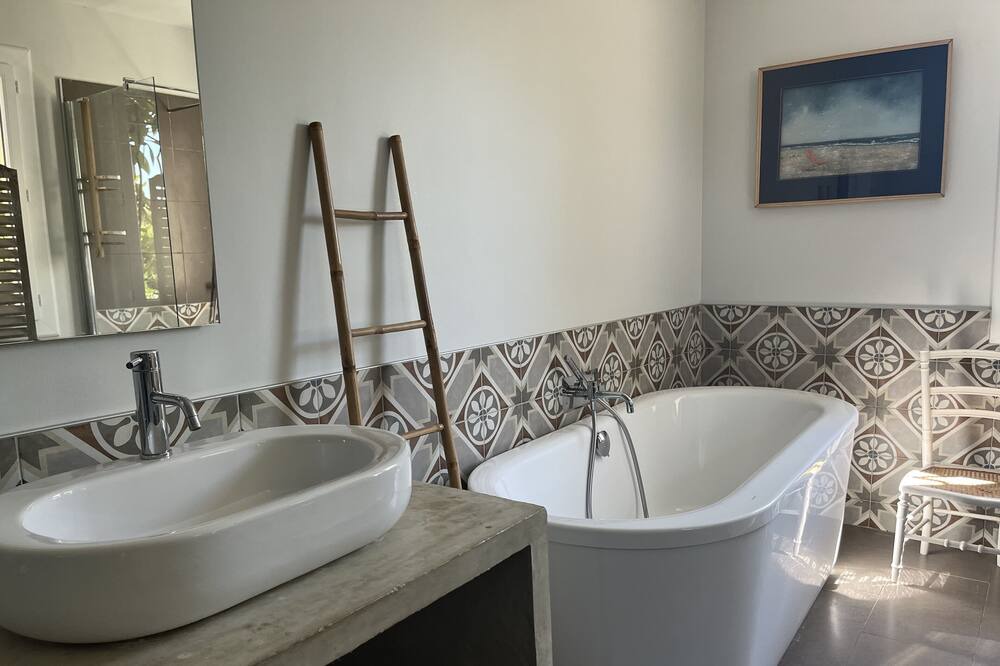 Photo of Bathroom in Neffies