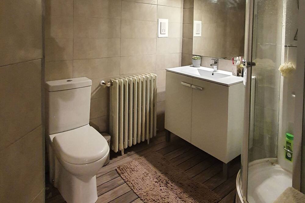 Photo of Bathroom in Pouzolles