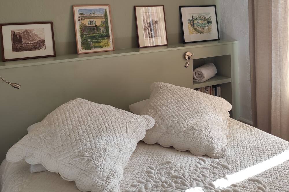 Photo of Bedroom in Maussane