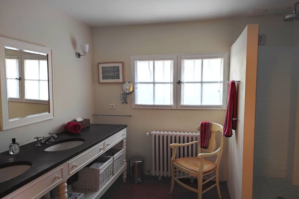 Photo of Bathroom in Maussane