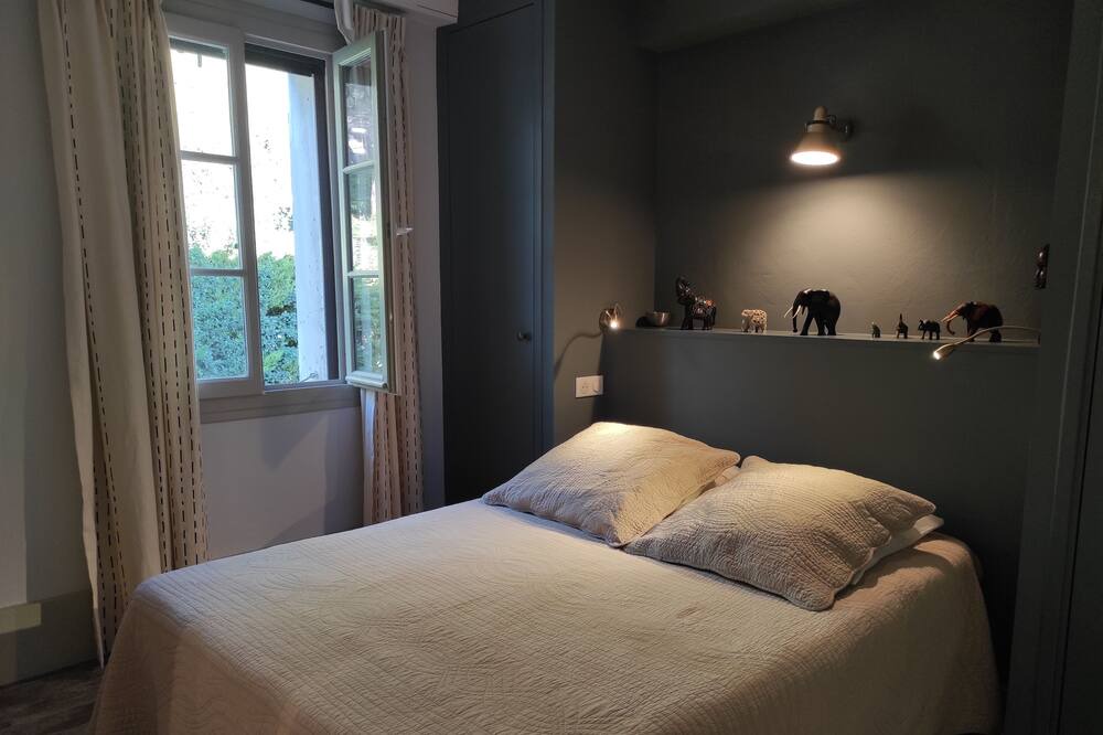 Photo of Bedroom in Maussane