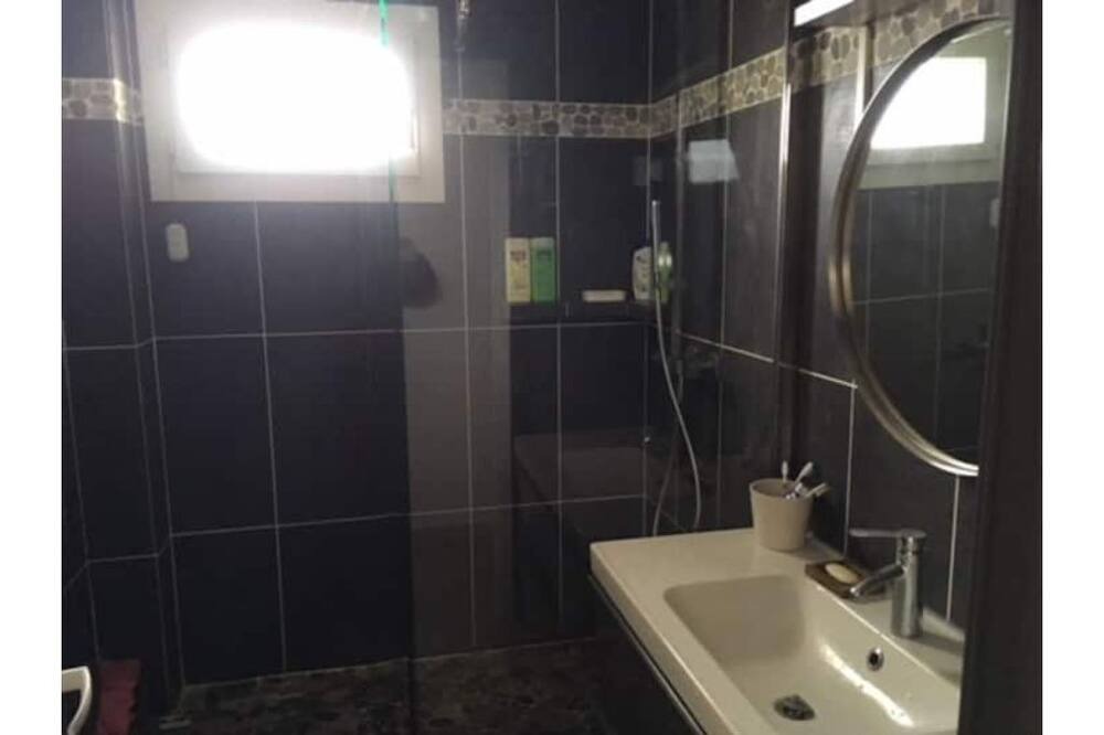 Photo of Bathroom in 8th Arrondissement